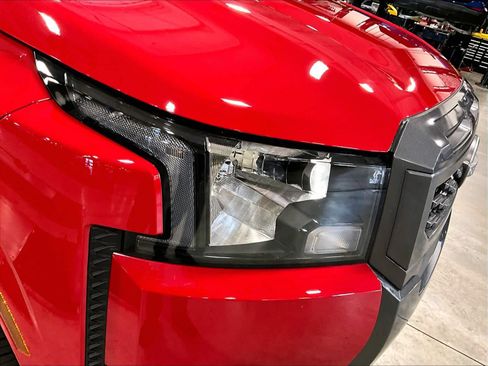 Used 2025 Nissan Frontier SV image 34