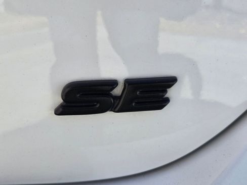 Used 2023 Toyota Camry SE image 10