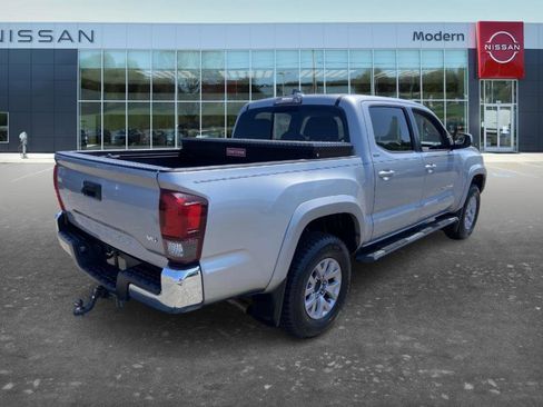 Used 2018 Toyota Tacoma SR5 RWD image 6