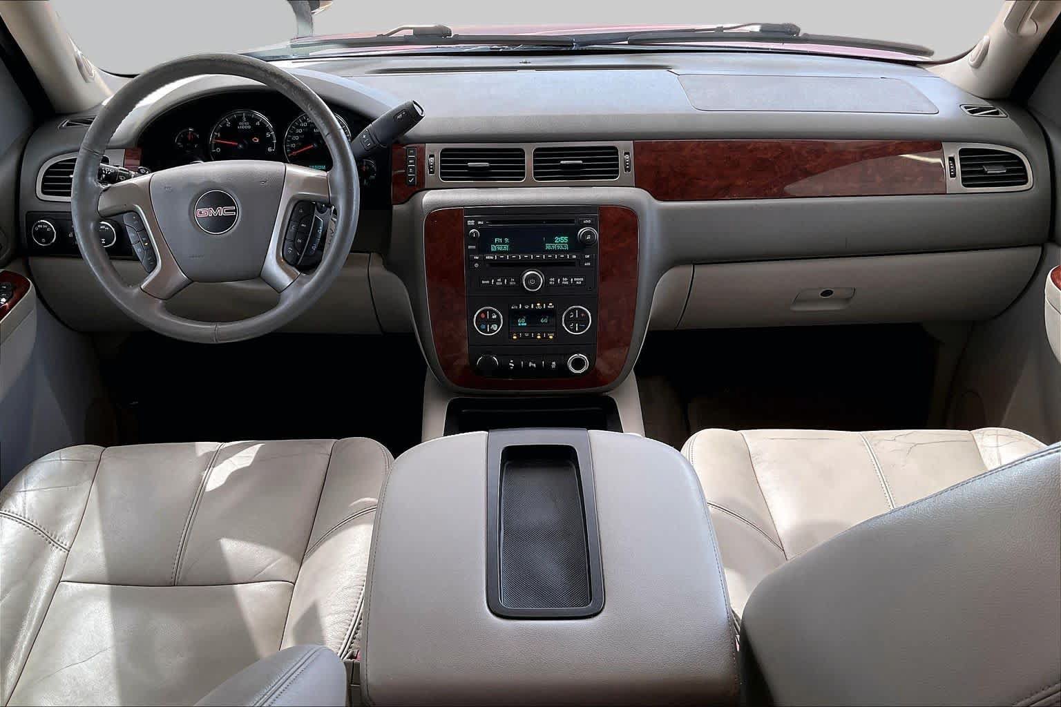 Used 2013 GMC Yukon XL SLT w/ SLT-2 Equipment Package AWD/4WD image 16