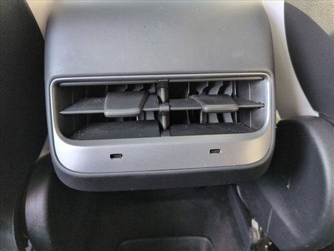 Used 2022 Tesla Model Y Performance image 17