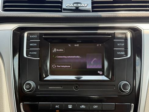 Used 2018 Volkswagen Passat 2.0T S FWD image 31