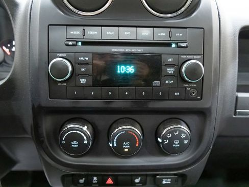 Used 2013 Jeep Patriot Latitude w/ Sun/Sound Group FWD image 19