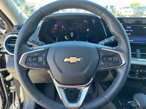 Used 2025 Chevrolet Trax LT w/ LT Convenience Package image 12