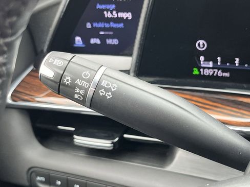 Used 2023 Cadillac Escalade Premium Luxury image 44