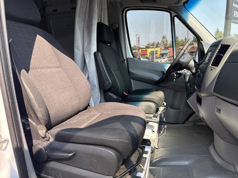 Used 2014 Mercedes-Benz Sprinter 2500 image 17