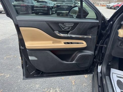 Used 2022 Lincoln Corsair Reserve image 17