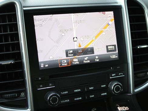 Used 2017 Porsche Cayenne S image 18