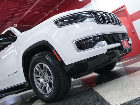 Used 2024 Jeep Wagoneer 2WD image 34