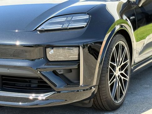 Used 2025 Porsche Macan Turbo Electric image 4
