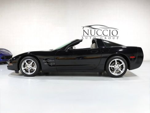 Used 2004 Chevrolet Corvette Coupe w/ Roof Package RWD image 7