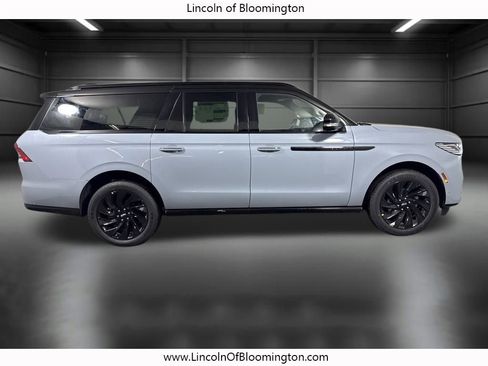 New 2025 Lincoln Navigator L Reserve w/ Jet Appearance Package image 8