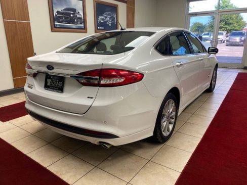 Used 2017 Ford Fusion Energi SE image 8
