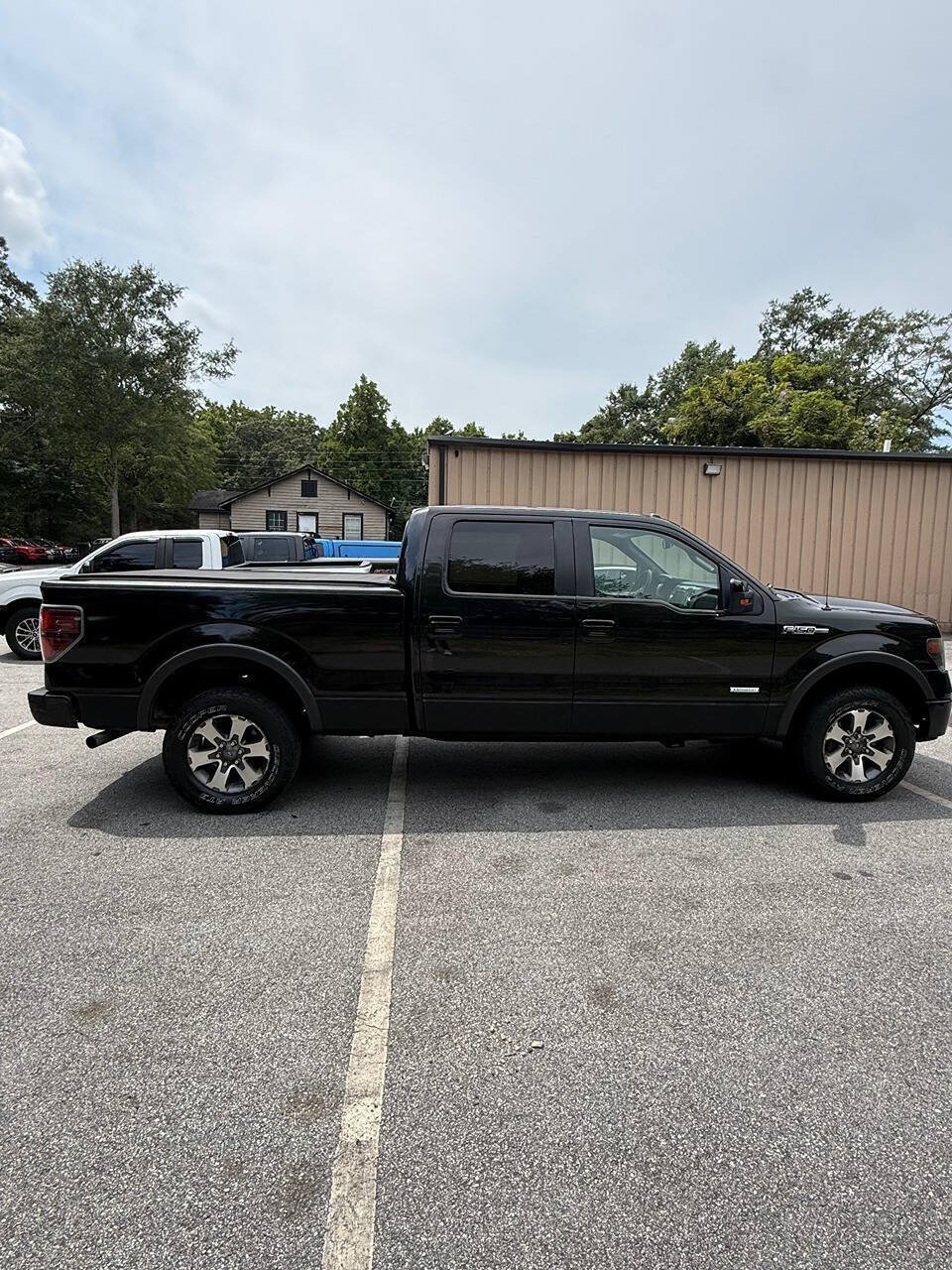 Used 2014 Ford F150 FX4 w/ Equipment Group 402A Luxury AWD/4WD image 6