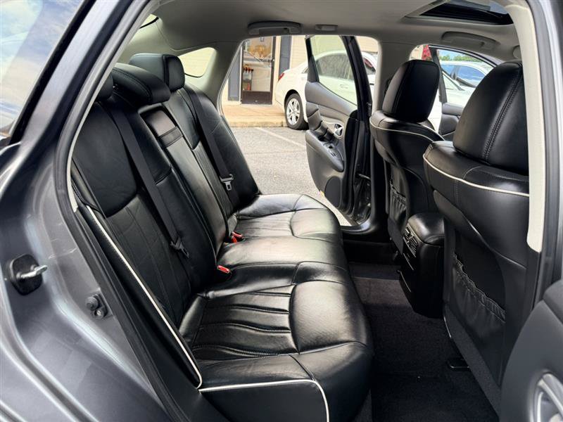 Used 2017 INFINITI Q70 3.7 AWD/4WD image 15