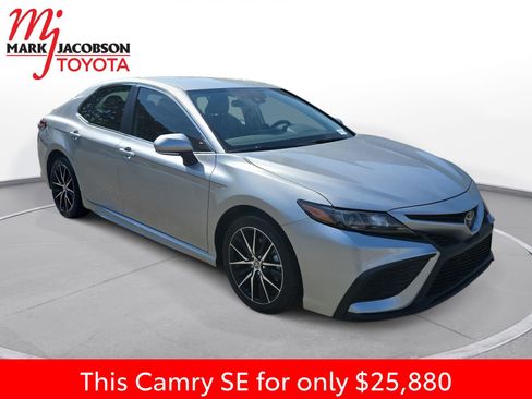 Used 2024 Toyota Camry SE image 5