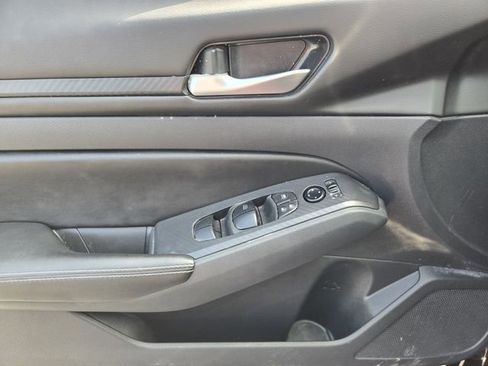 Used 2025 Nissan Altima 2.5 SV image 32