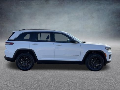 Used 2025 Jeep Grand Cherokee Laredo X w/ Luxury Tech Group I image 2