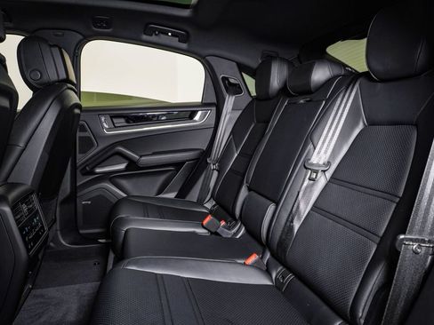 Certified 2026 Porsche Cayenne E-Hybrid Coupe AWD/4WD image 17