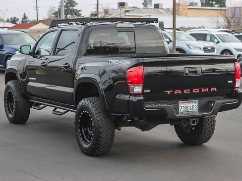 Used 2017 Toyota Tacoma TRD Sport image 2