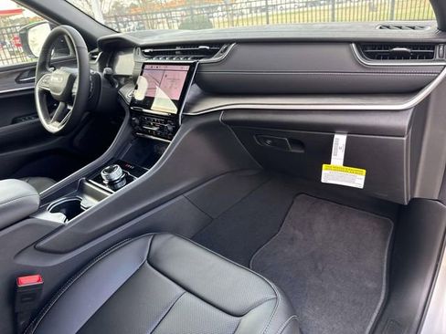 New 2025 Jeep Grand Cherokee L Limited w/ Luxury Tech Group II RWD image 28
