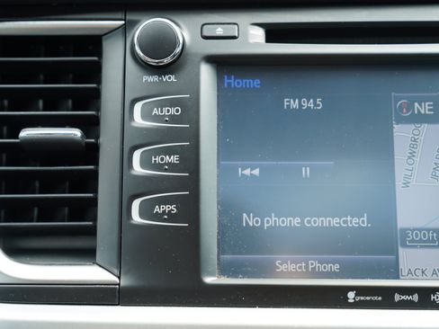 Used 2016 Toyota Highlander XLE AWD/4WD image 26