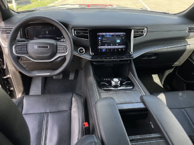 Used 2023 Jeep Wagoneer Series III w/ Premium Group I AWD/4WD image 9