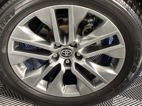 Used 2023 Toyota RAV4 XLE Premium FWD image 28