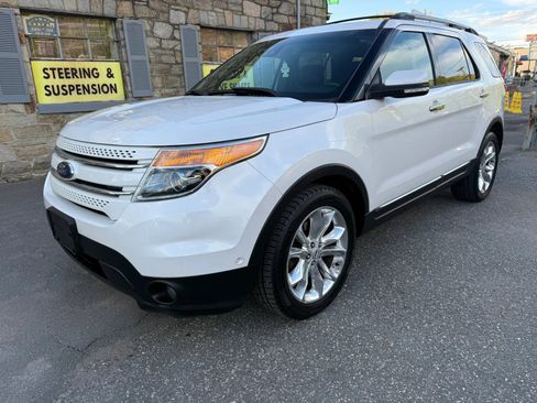 Used 2014 Ford Explorer Limited w/ Equipment Group 302A AWD/4WD image 3
