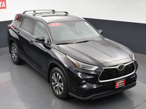 Used 2022 Toyota Highlander XLE image 26