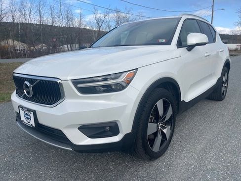 Used 2021 Volvo XC40 T5 Momentum AWD/4WD image 1
