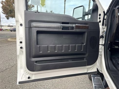 Used 2016 Ford F250 Platinum w/ FX4 Off-Road Package image 17