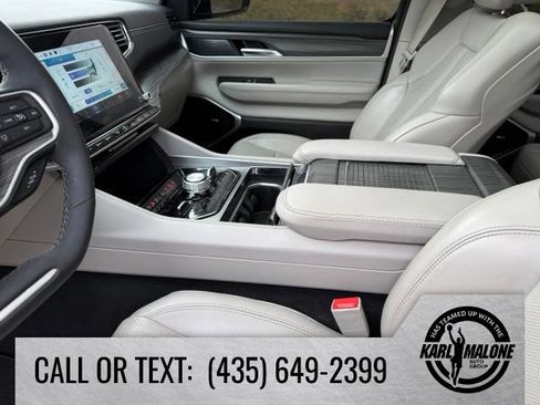 Used 2023 Jeep Wagoneer L Series III w/ Premium Group I AWD/4WD image 22