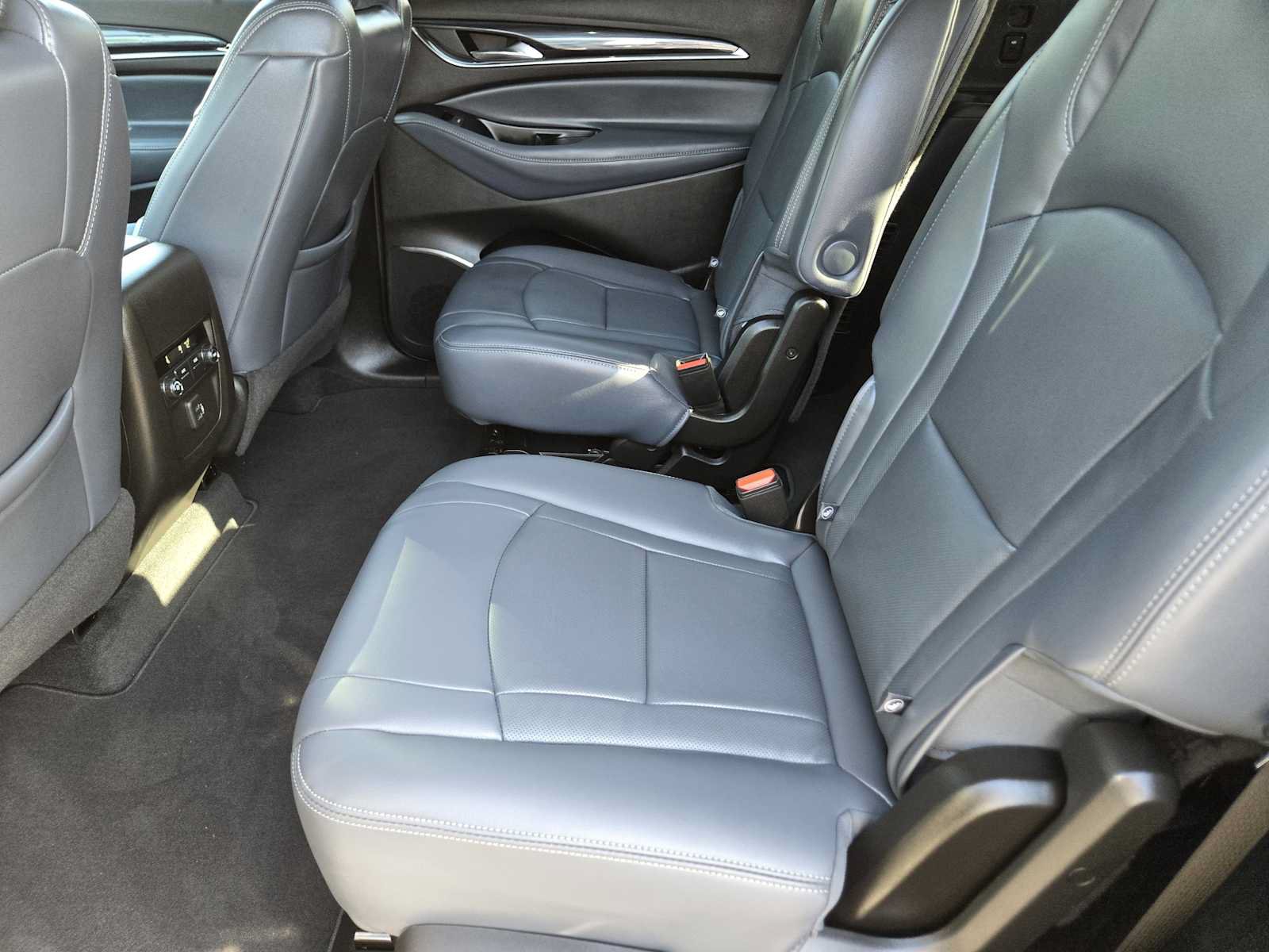 Used 2023 Buick Enclave Essence w/ Sport Touring Edition FWD image 28