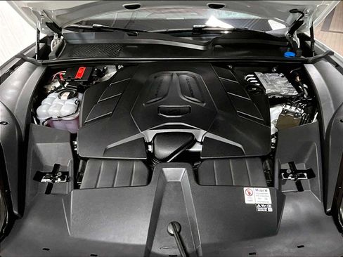 Used 2024 Porsche Cayenne image 37