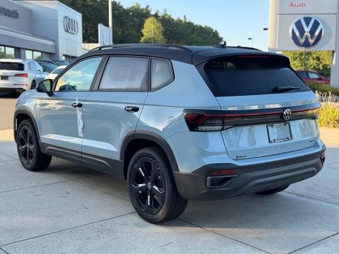 New 2025 Volkswagen Taos SE image 12