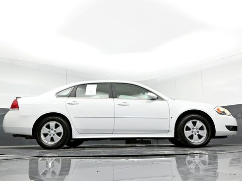 Used 2010 Chevrolet Impala LT w/ Luxury Edition Package image 30