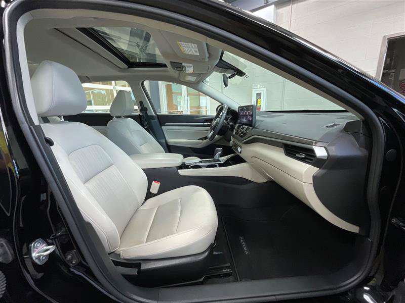 Used 2023 Nissan Altima 2.5 SV w/ SV Premium Package FWD image 32