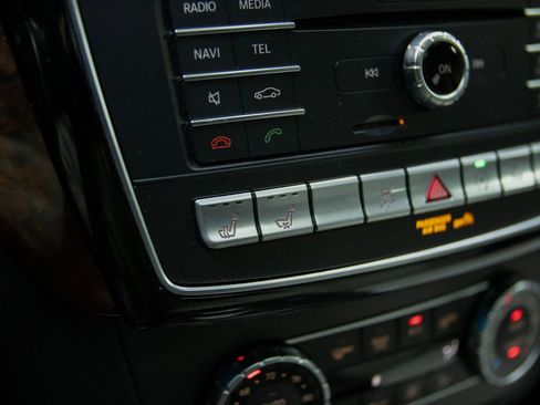 Used 2017 Mercedes-Benz GLS 550 4MATIC image 36