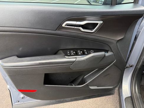 Used 2023 Kia Sportage EX FWD image 11