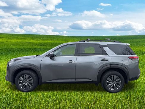 Used 2024 Nissan Pathfinder SV image 9