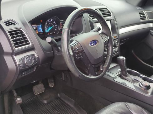 Used 2017 Ford Explorer XLT w/ Equipment Group 202A image 2