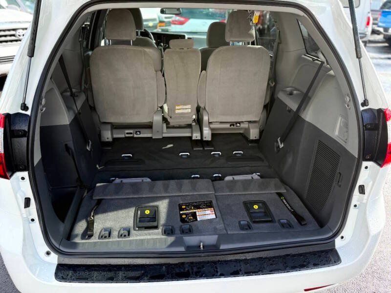 Used 2018 Toyota Sienna LE FWD image 9