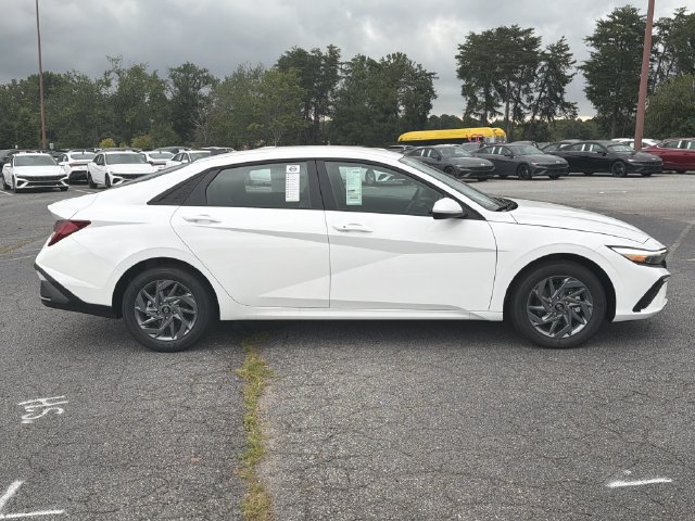 New 2026 Hyundai Elantra Hybrid FWD image 9