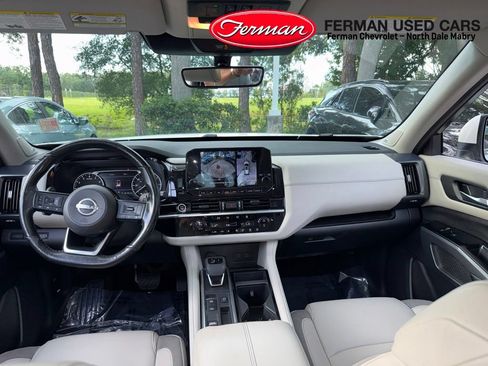 Used 2023 Nissan Pathfinder SL w/ SL Premium Package FWD image 5