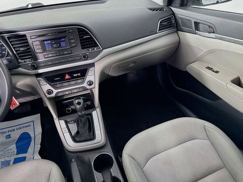 Used 2017 Hyundai Elantra SE image 26