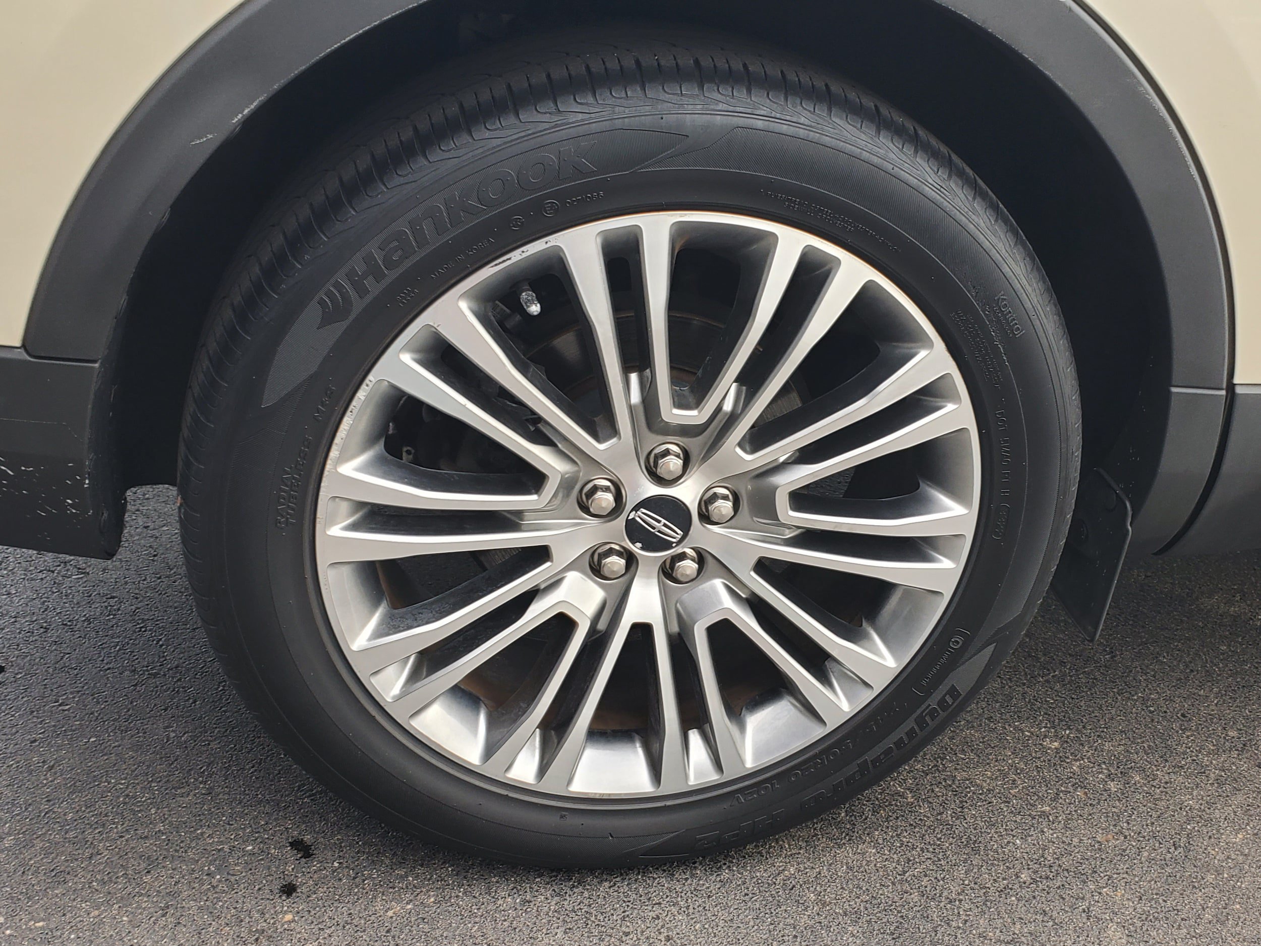 Used 2016 Lincoln MKX Reserve w/ Technology Package FWD image 28
