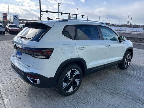 New 2026 Volkswagen Taos SE image 5