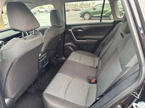 Used 2025 Toyota RAV4 XLE AWD/4WD image 27
