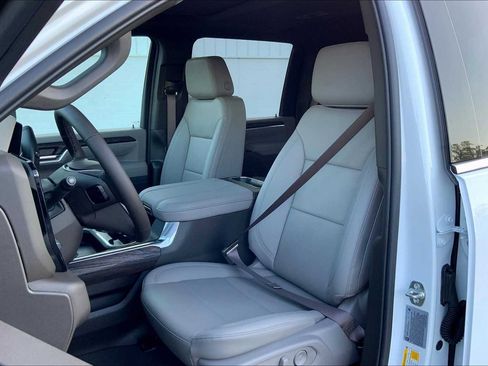 New 2025 GMC Sierra 2500 SLT w/ SLT Premium Package image 9